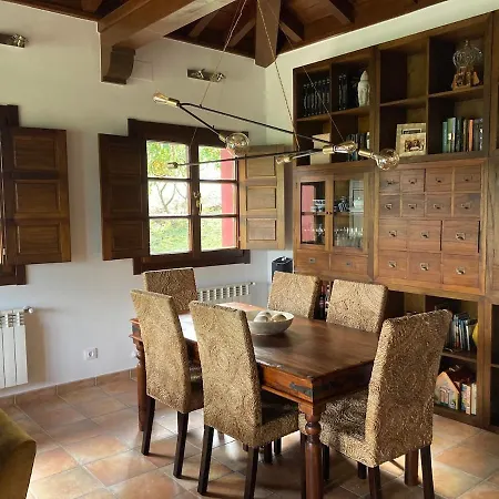 La Casa Roja De Ovio بيت للعطل Picones (Asturias)