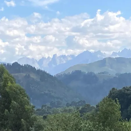 La Casa Roja De Ovio بيت للعطل *