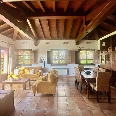 La Casa Roja De Ovio بيت للعطل *