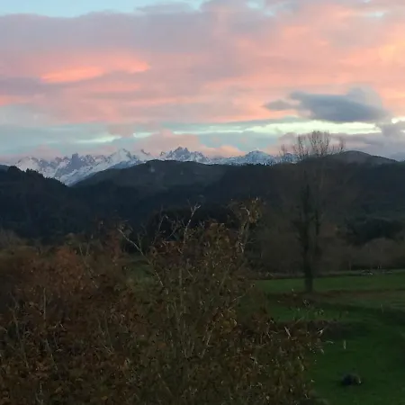 La Casa Roja De Ovio * Picones (Asturias)