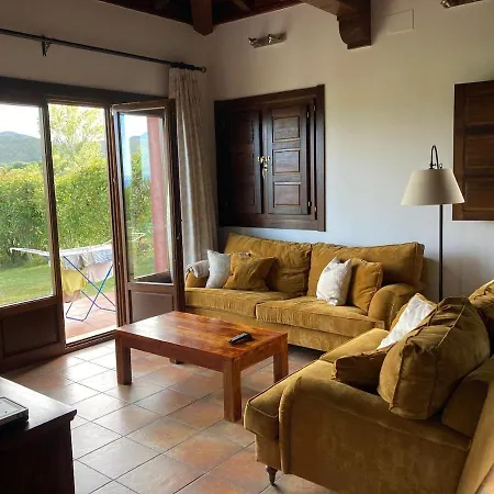 La Casa Roja De Ovio بيت للعطل *