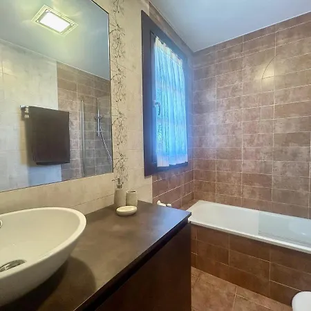 La Casa Roja De Ovio Tatil Evi Picones (Asturias)