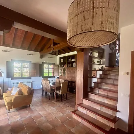 La Casa Roja De Ovio Picones (Asturias)