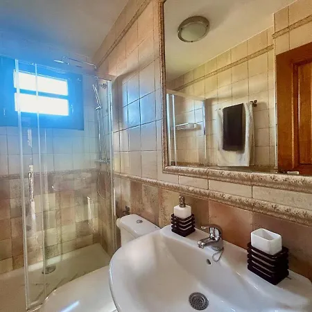 La Casa Roja De Ovio Tatil Evi Picones (Asturias)